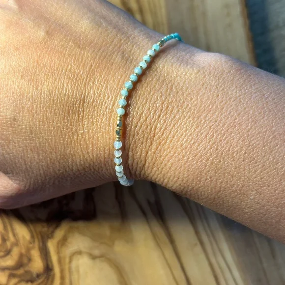 Gold and mint beaded bracelet - Picture 2 of 3